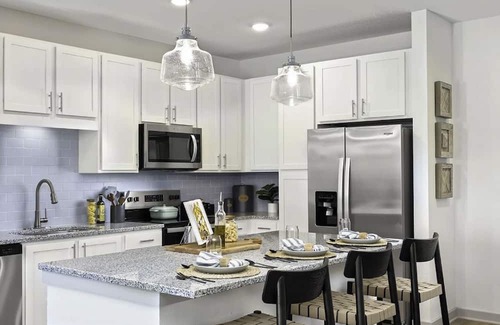 Candler Apartment | Landing | Modern 1BD, Pool, Clubhouse