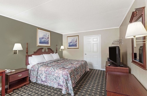 Lenoir City Hotel | Days Inn by Wyndham Lenoir City