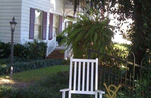 Bainbridge Hotel | The Commodore Bed and Breakfast