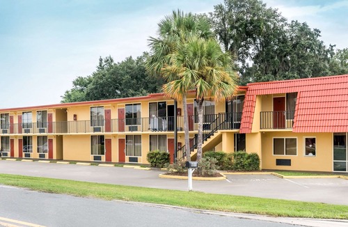 Boys Ranch Hotel | Econo Lodge Live Oak