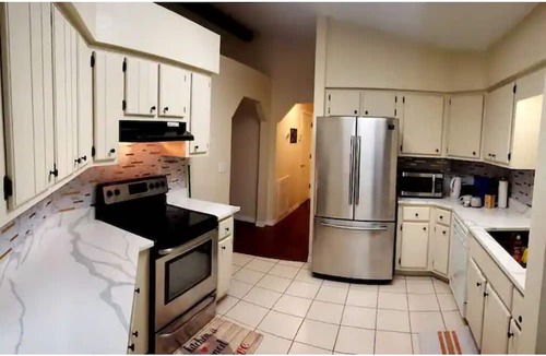 Candler House | Eclectic Ranch Style Home - Sleeps 12
