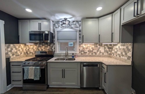 Mount Berry House | Rome's Luxury Bungalow King Beds Kitchen Laundry