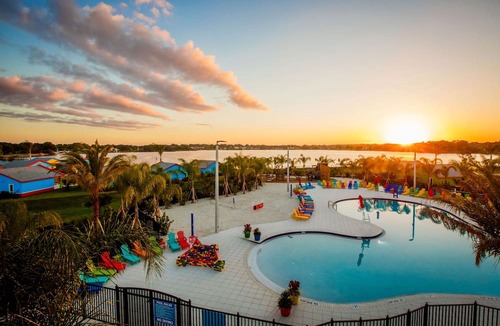 Cypress Gardens House | Beach Retreat Bungalow: Family Joy, LEGO Surprises, Steps from the Waterpark