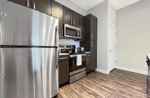 Carver City - Lincoln Gardens Apartment | Luxury 1st Floor 1 BR, Central Tampa