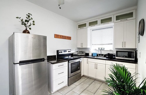 East Little Havana Apartment | Central Cozy Retreat Fully Equipped 1 bedroom