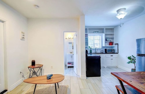 East Little Havana Apartment | Central Cozy Retreat Fully Equipped 1 bedroom