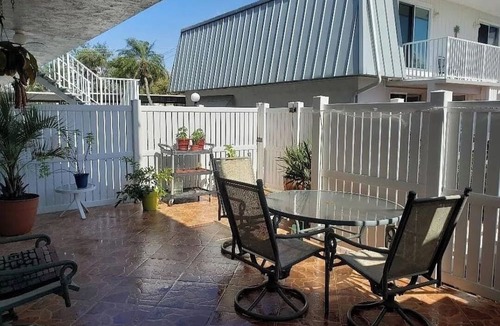 Cypress Lake House | Cozy 2-bedroom Condo in beautiful Fort Myers with Pool and Tiki Hut