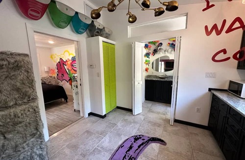 Desoto Acres House | Artistically curated clean space on a 1.5 acre quiet lot. Close to airport.
