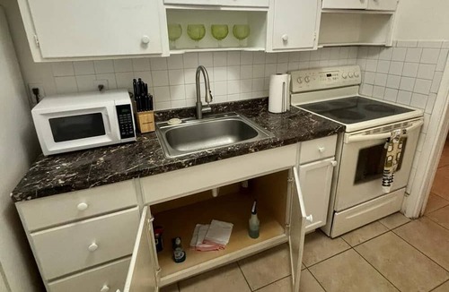 Poinciana Park Apartment | 1 bdr Apartment | Beach 6min | Downtown 4min