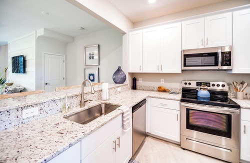 Gateway House | Fort Myers Retreat: Screened Porch & Resort Perks!