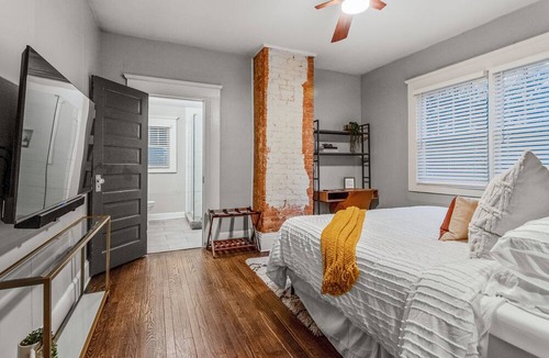 Westview House | The Restored BnB 6 Bedroom 4 Bathroom on Beltline, 3mi to Mercedes-Benz stadium.