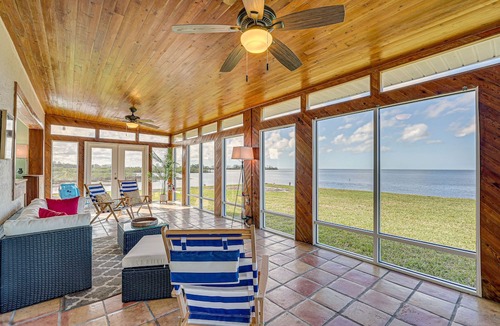 Spring Hill Cottage | Gulf Front Spring Hill Getaway w/Grill & Dock!