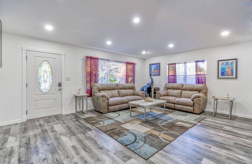 United Central House | Tiki Bungalow - Private Pool - Tropical & Spacious