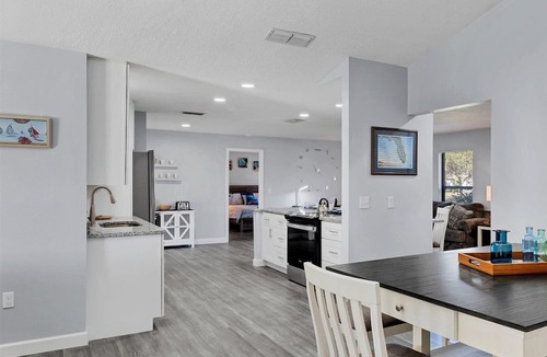 Fruitville Apartment | 3 Bedroom House 728796 by Houzlet