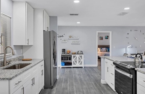 Fruitville Apartment | 3 Bedroom House 728796 by Houzlet