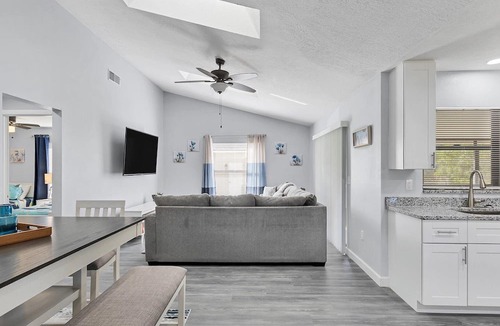 Fruitville Apartment | 3 Bedroom House 728796 by Houzlet