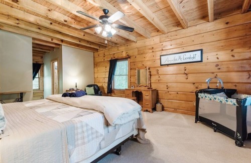 Greenville Cabin | Neely Cabin Near DT Greenville | 3 Bed, 2 Bath