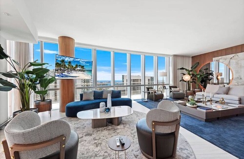 Town Square Condo | 4BR Penthouse, Bay Views, Most Amenities in MIAMI