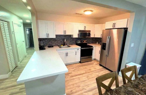Buena Vista House | Spacious Family Home | Free Parking!