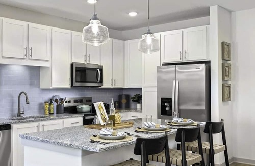 Candler Apartment | Landing | Modern 1BD, Pool, Clubhouse