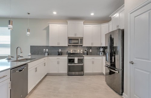 Davenport House | Beautiful 9Bed Pool Home with Game Room-1233CHD