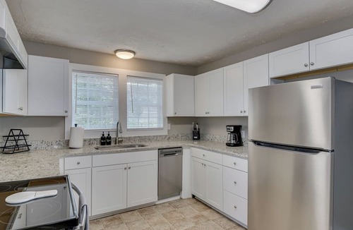 Augusta Cottage | Your Perfect Augusta Basecamp: Relaxing, Full of Charm, and Close to Everything!