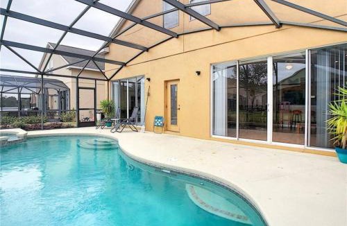 Marbella House | Posh guest suite with pool