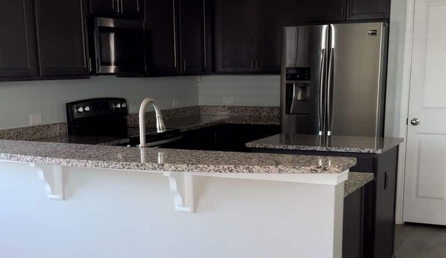 Charming 4-bedroom With a Lagoon View in Beaufort with WiFi and AC